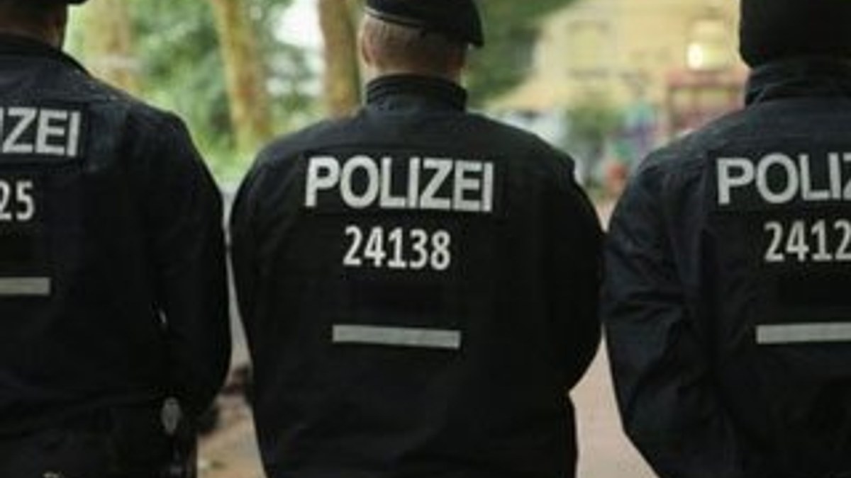 Almanya'da 250 polisle aşırı sağcı operasyonu