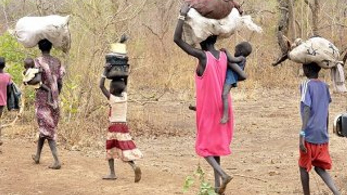 Güney Sudan'da 100 bin kişi evini terk etti