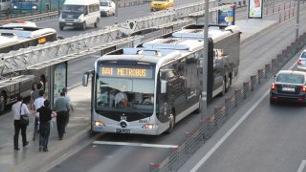 Şirinevler'de yolcu metrobüs şoförünü bıçakladı