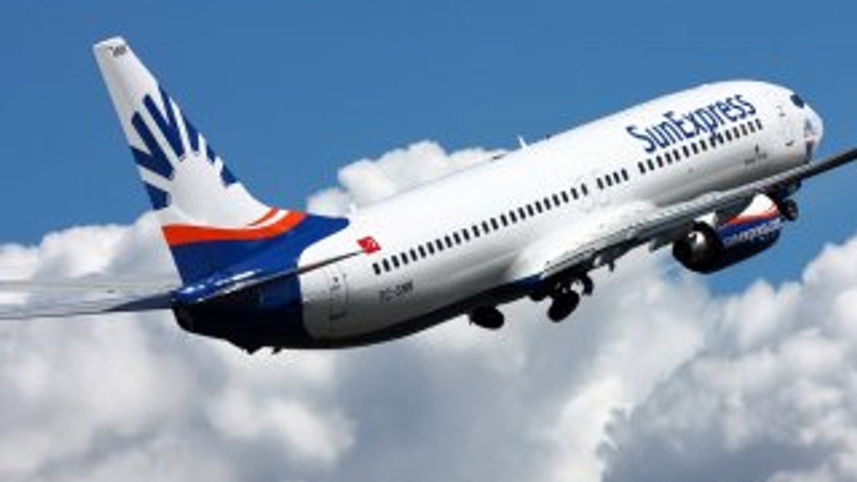 SunExpress'in İzmir uçağı Riga'ya acil iniş yaptı