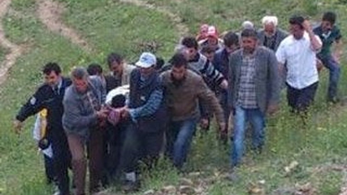Erzurum'da çaşır toplayan kadınlara ayı saldırdı