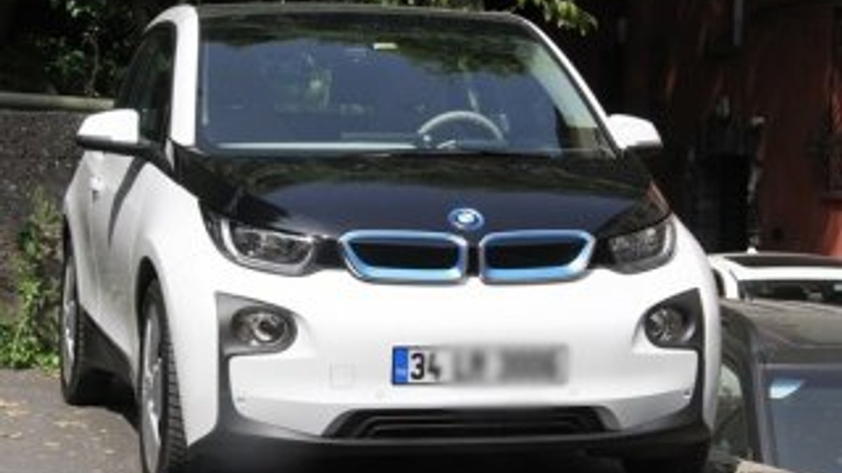 Beyaz'ın yeni otomobili elektrikli BMW