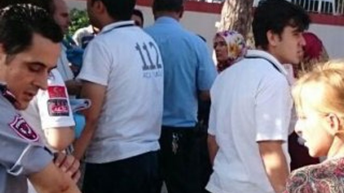 Adana'da 3 kız 3 güvenlik görevlisini bıçakladı
