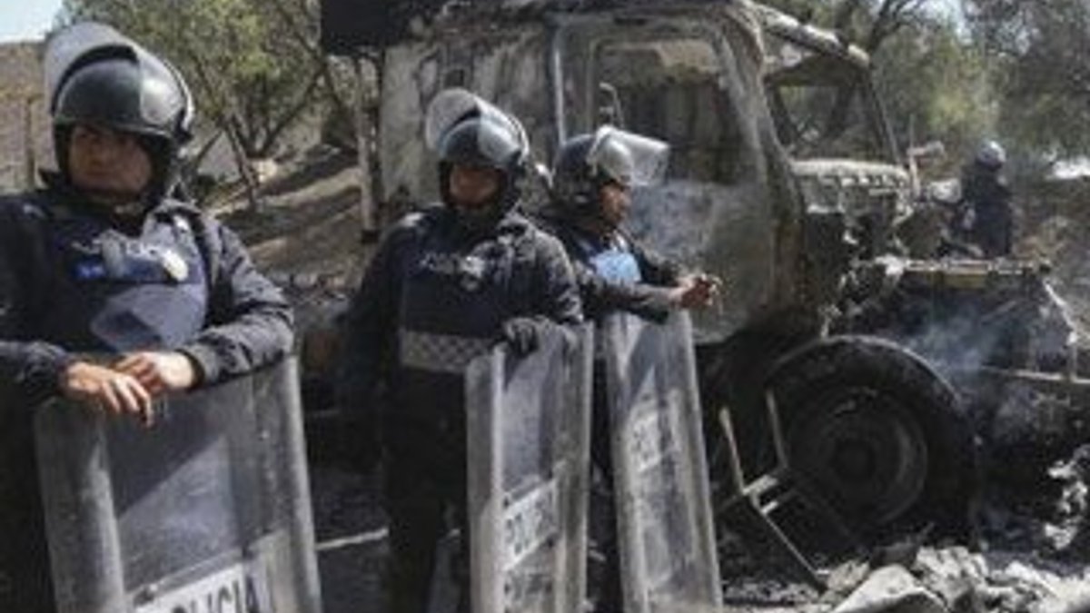 Meksika'da çeteler polisle çatıştı: 40 ölü