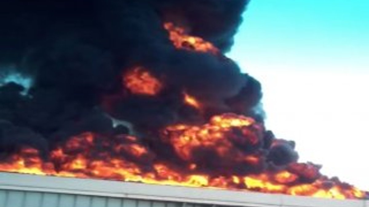 Amerika'da tankerde çıkan yangın viyadüğe sıçradı