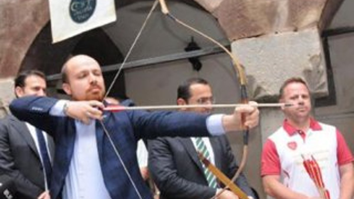 Bilal Erdoğan tarihi medresede ok atışı yaptı