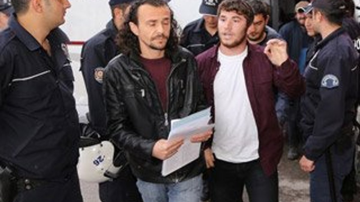 Eskişehir'de parti broşürleri dağıtanlara saldırı