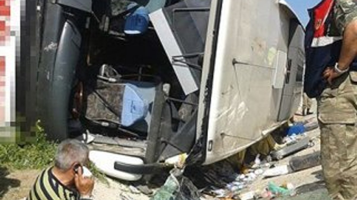 Sivas'ta yolcu otobüsü şarampole devrildi
