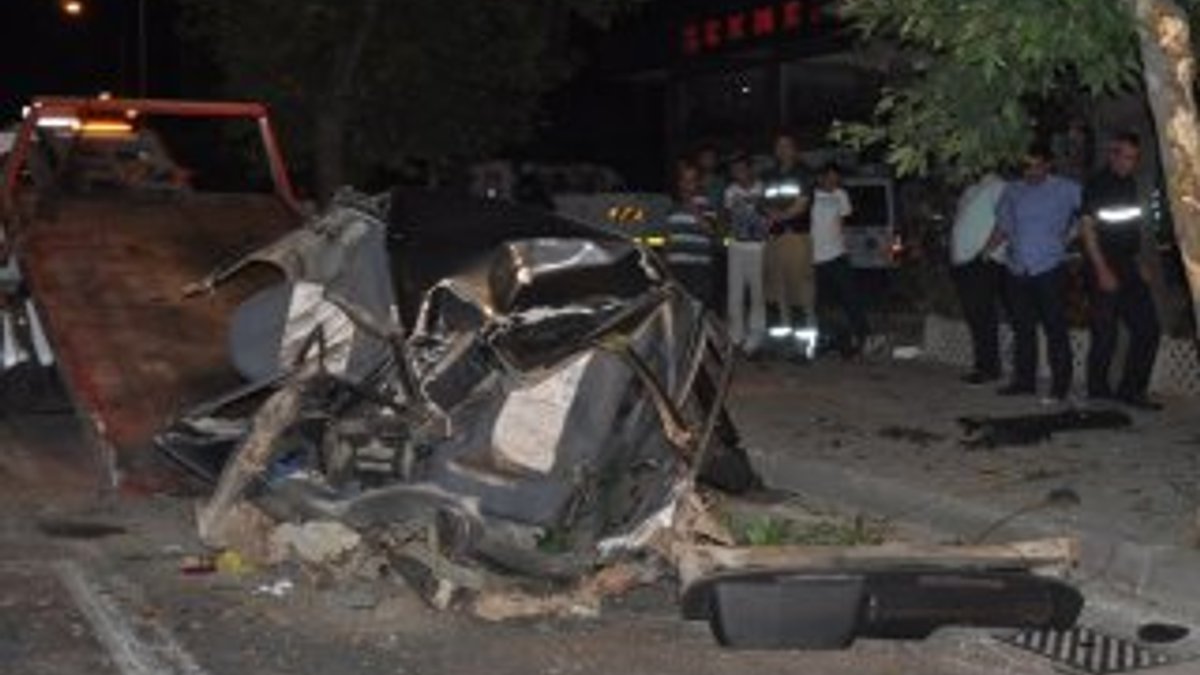 İzmir'de otomobil takla attı: 1 ölü 2 yaralı