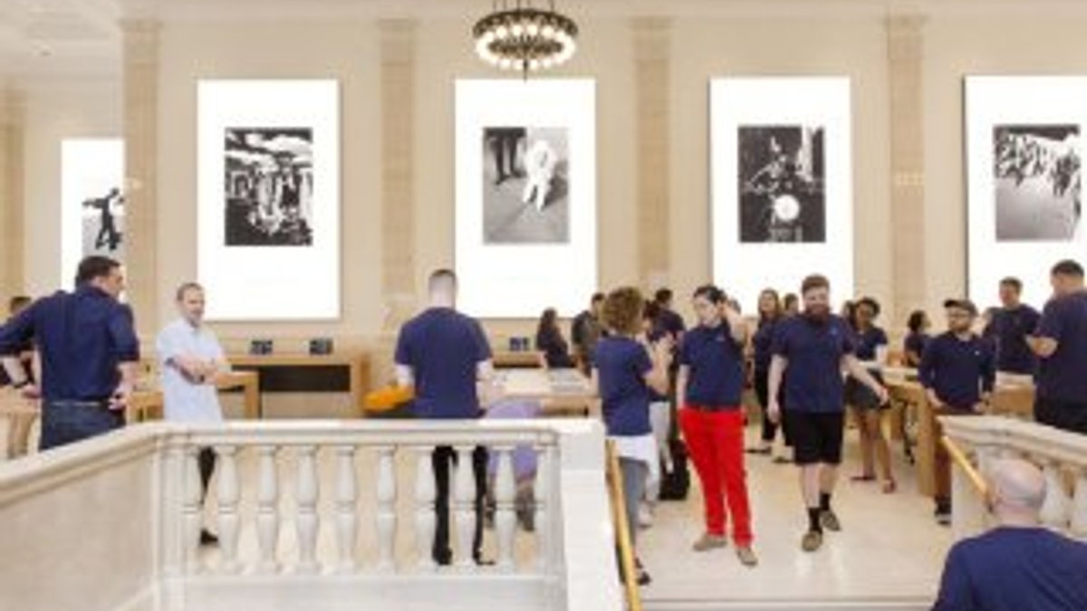 New York'ta 100 yıllık banka Apple Store oldu