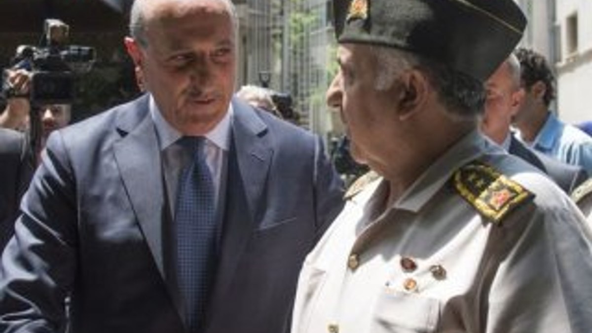 Necdet Özel'den Süleyman Demirel'in evine taziye ziyareti