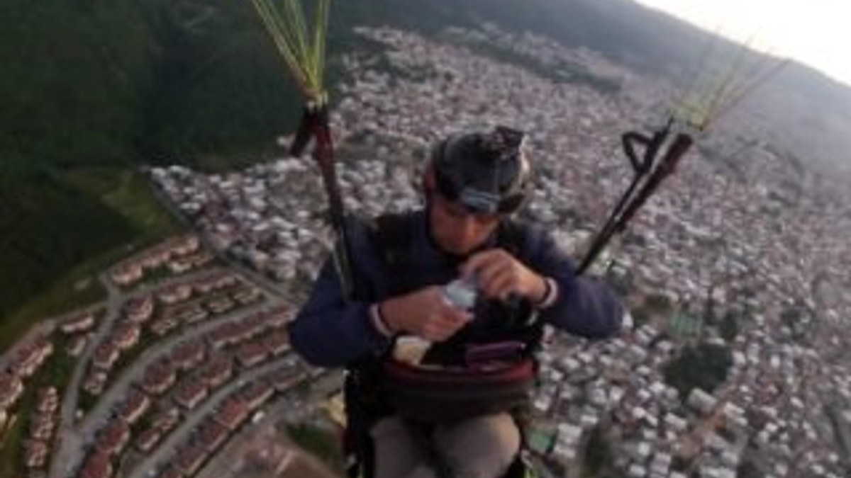 Bursalı paraşütçü 800 metre yükseklikte oruç açtı