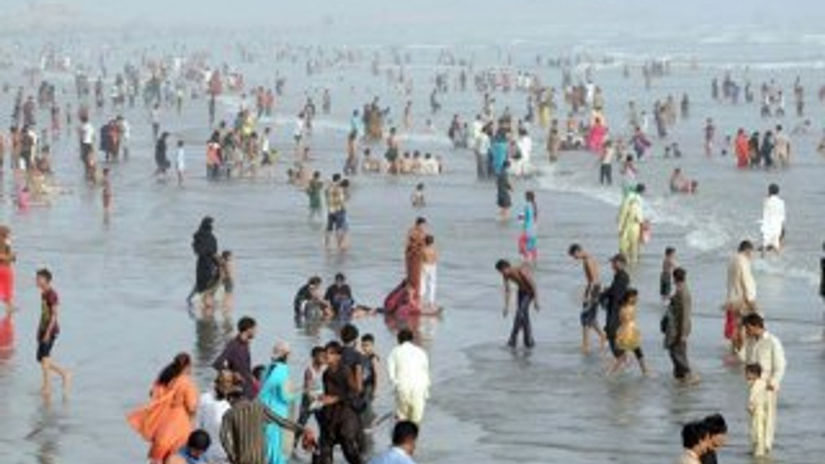 Pakistan'da aşırı sıcaklardan ölümler devam ediyor