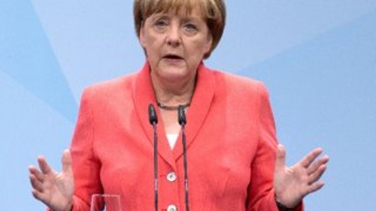 Merkel: Yunanistan için kapılar açıktı açık kalacak