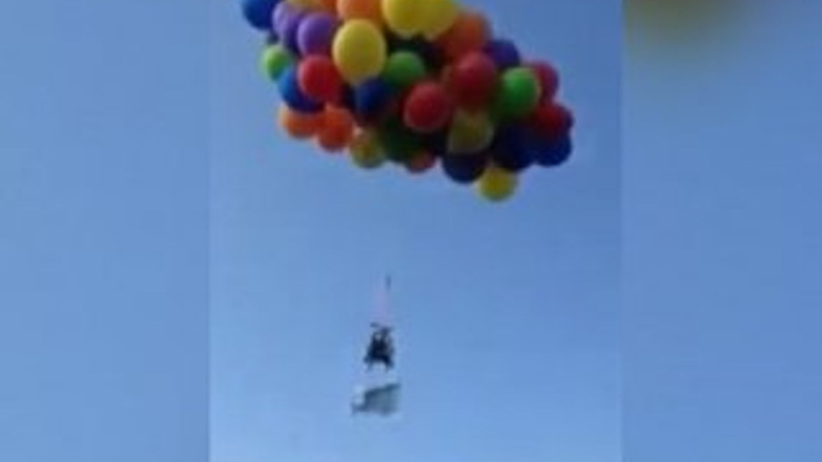 Kanadalı maceraperest yüzlerce balonla gökyüzüne yükseldi