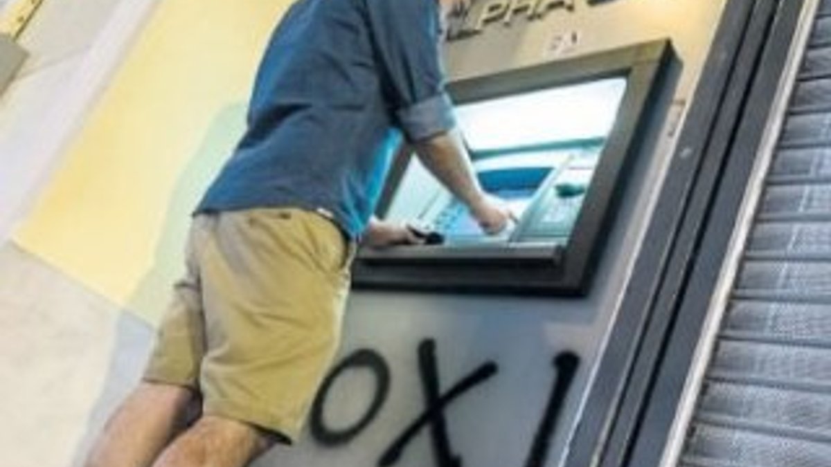 Yunanlılar Türkiye'deki ATM'lere akın etti