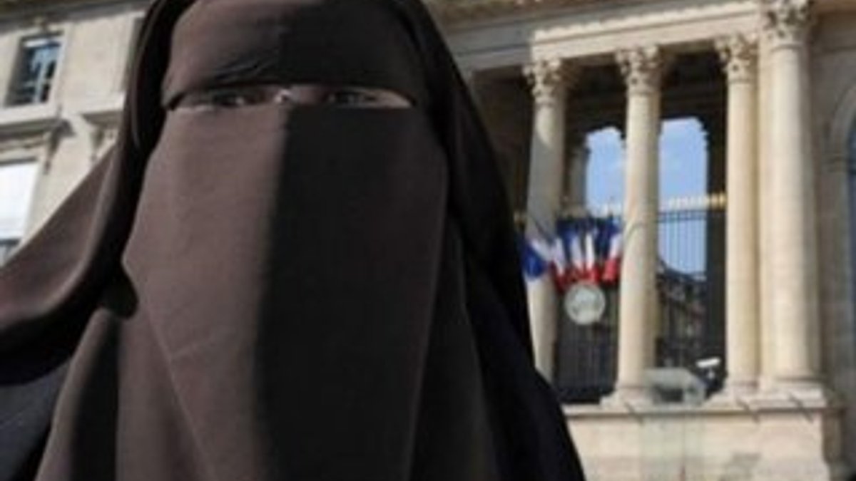 Fransa'da Müslüman kadının yurt dışı yasağı kalktı