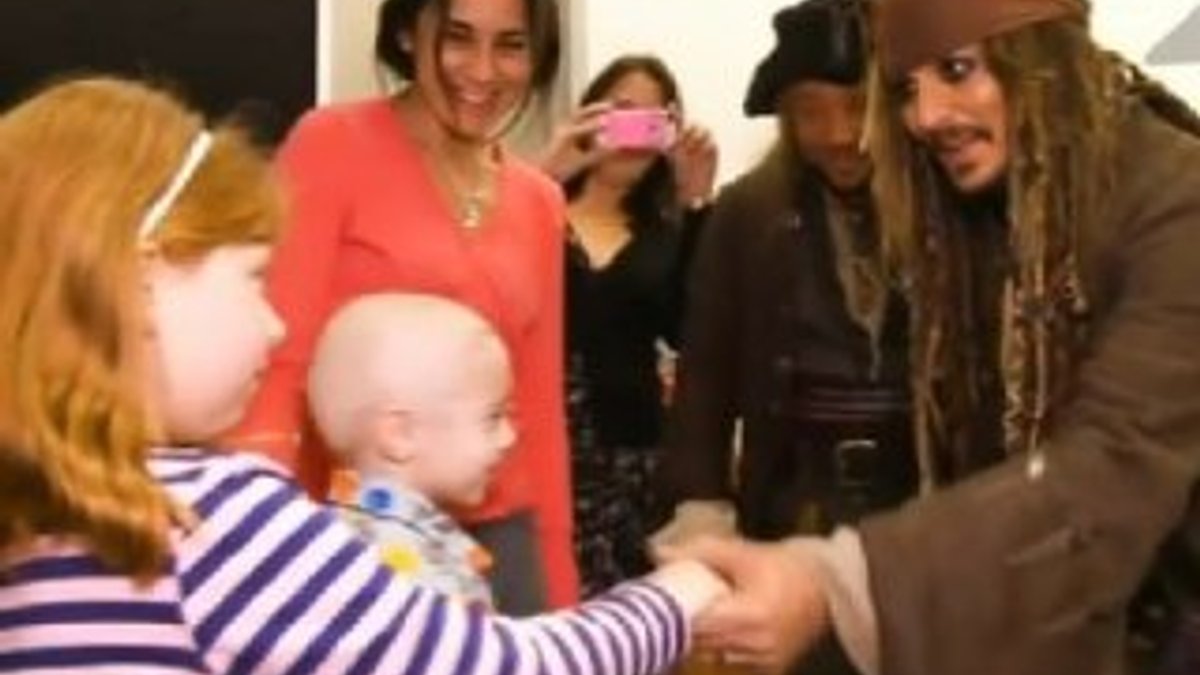 Johnny Depp'ten hasta çocuklara sürpriz