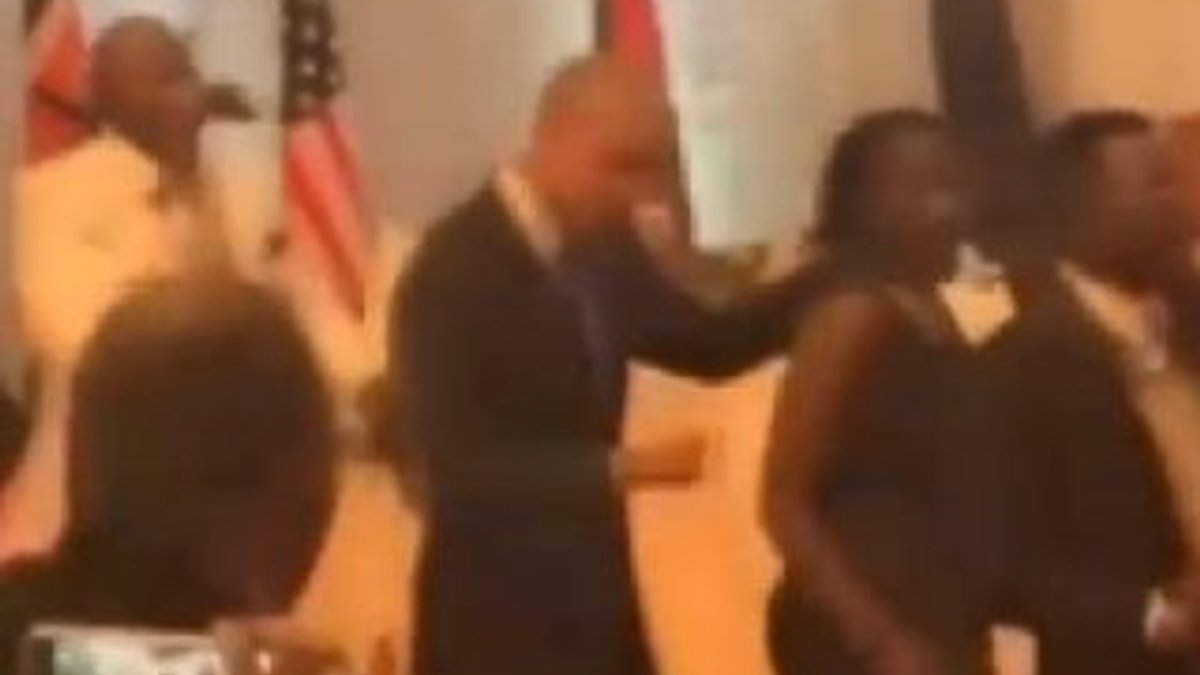 Obama Lipala dansı yaptı