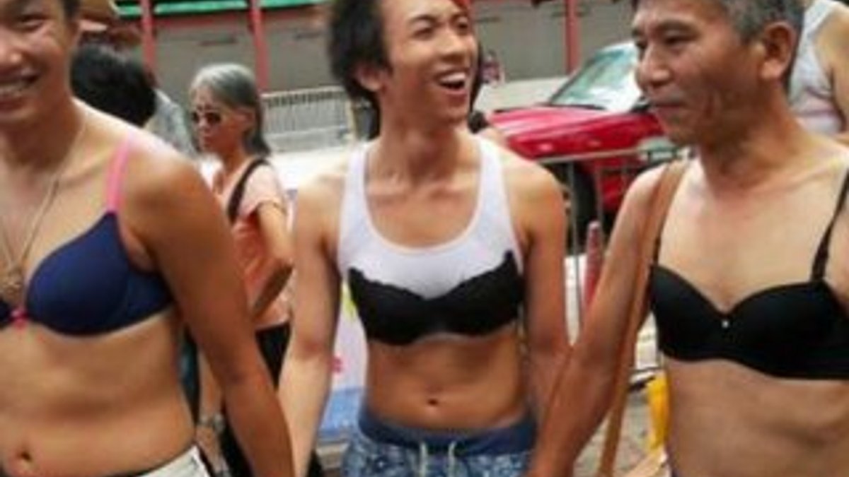 Hong Kong'da erkeklerden sütyenli eylemi