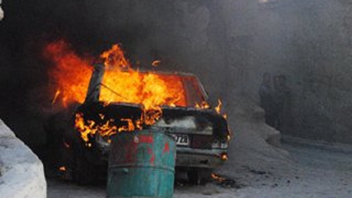 Urfa'da bir genç para vermeyen babasının otomobilini yaktı