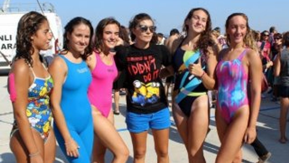 Sporcular Çanakkale Boğazı'nı yüzerek geçti