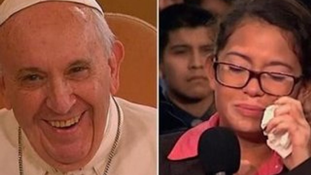 Papa genç kızdan şarkı söylemesini istedi