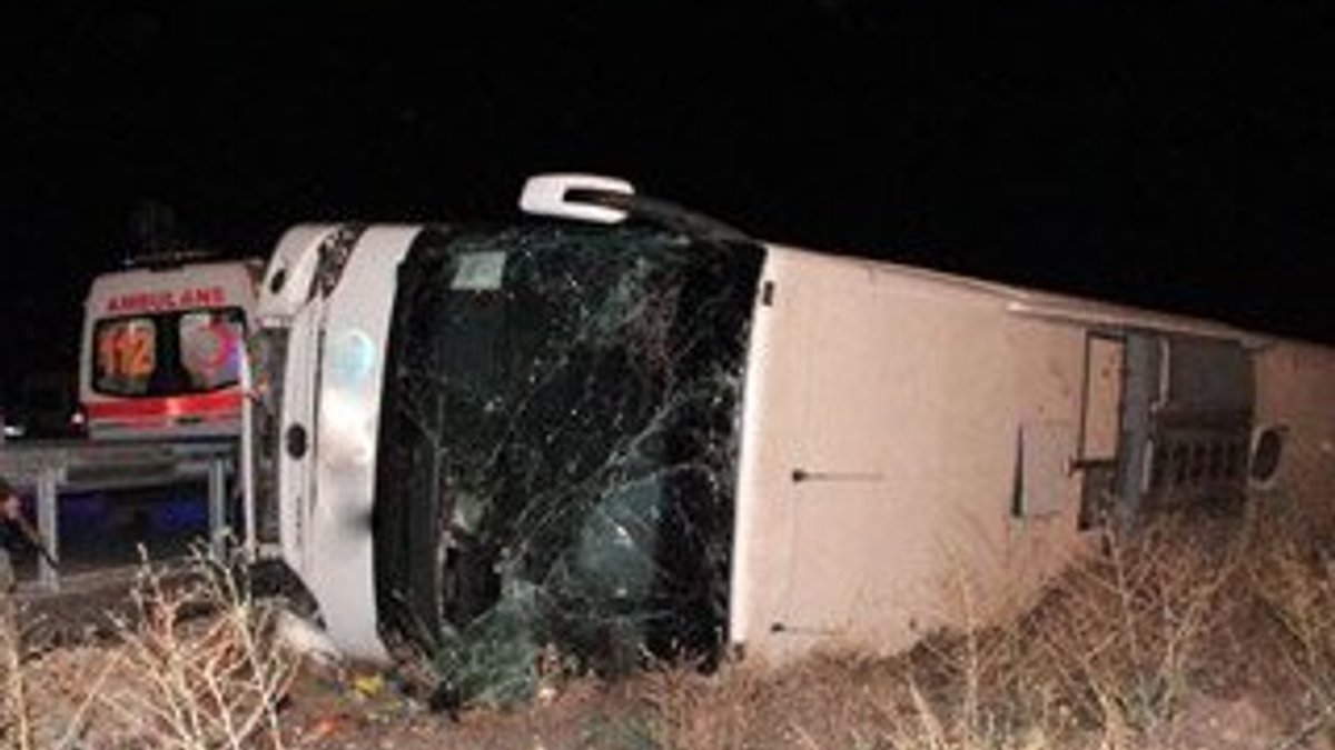 Erzurum’da yolcu otobüsü devrildi: 29 yaralı
