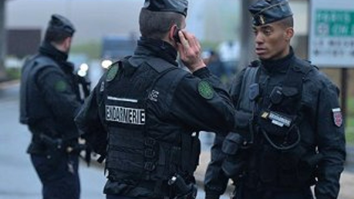 Tecavüzle suçlanan Fransız polisler DNA testinden geçecek