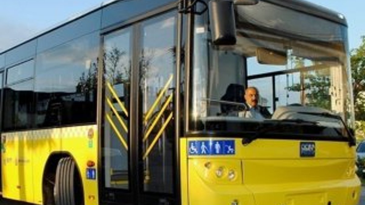 İstanbul'da İETT otobüsü üst geçide çarptı