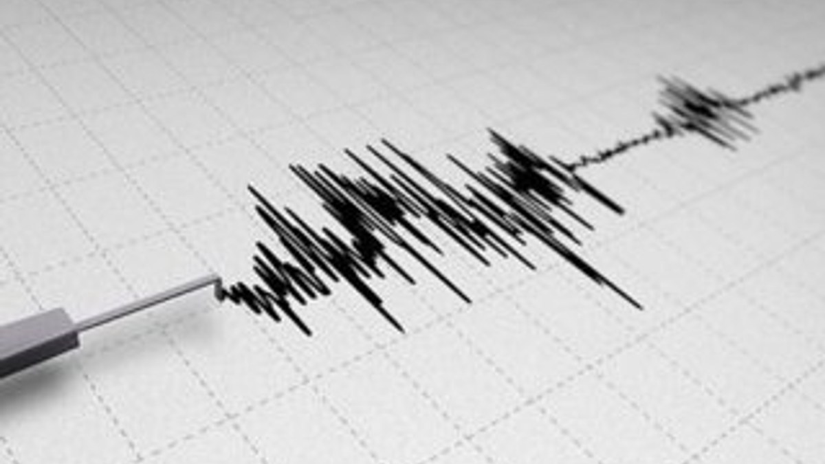 Endonezya'da 6,6 büyüklüğünde korkutan deprem