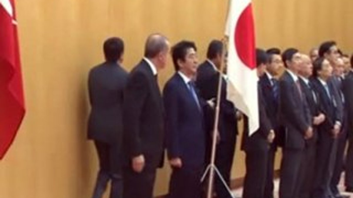 Protokole geç kalan Japon bakanı ite kaka getirdiler