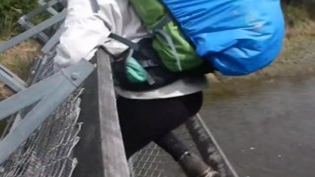 Yeni Zelanda'da köprü koptu geziciler 8 metreden düştü