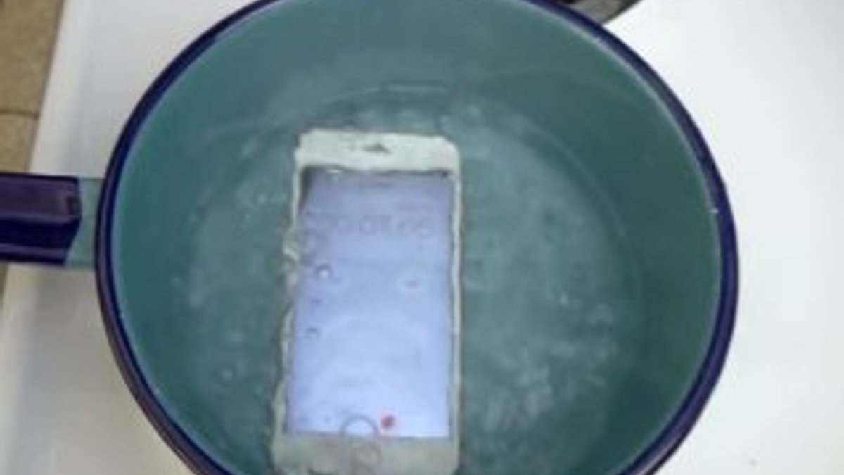iPhone 6S'i kaynar suya attılar