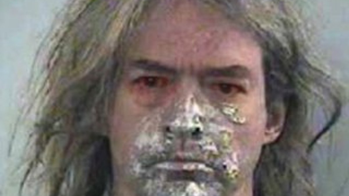 ABD'de ev sahibinin küllerini burnuna çeken adam öldü