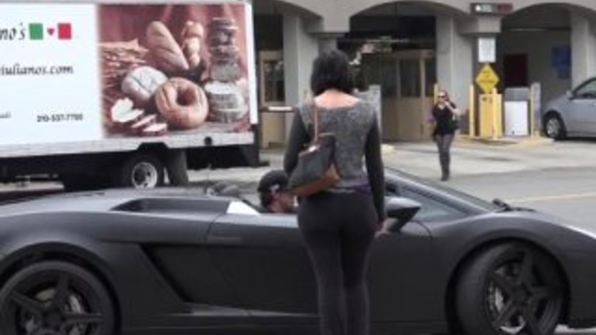 Lamborghini ile Amerikalı kızı trolledi İZLE