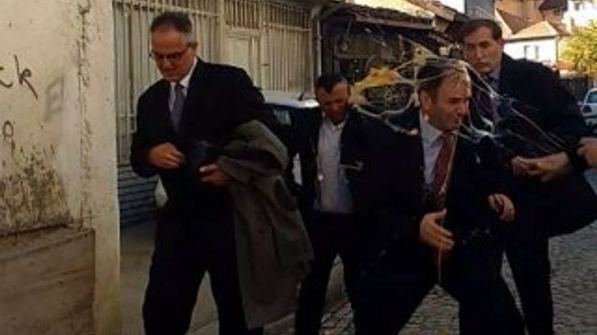 Kosova Adalet Bakanı Kuçi'nin kafasına yumurta attılar