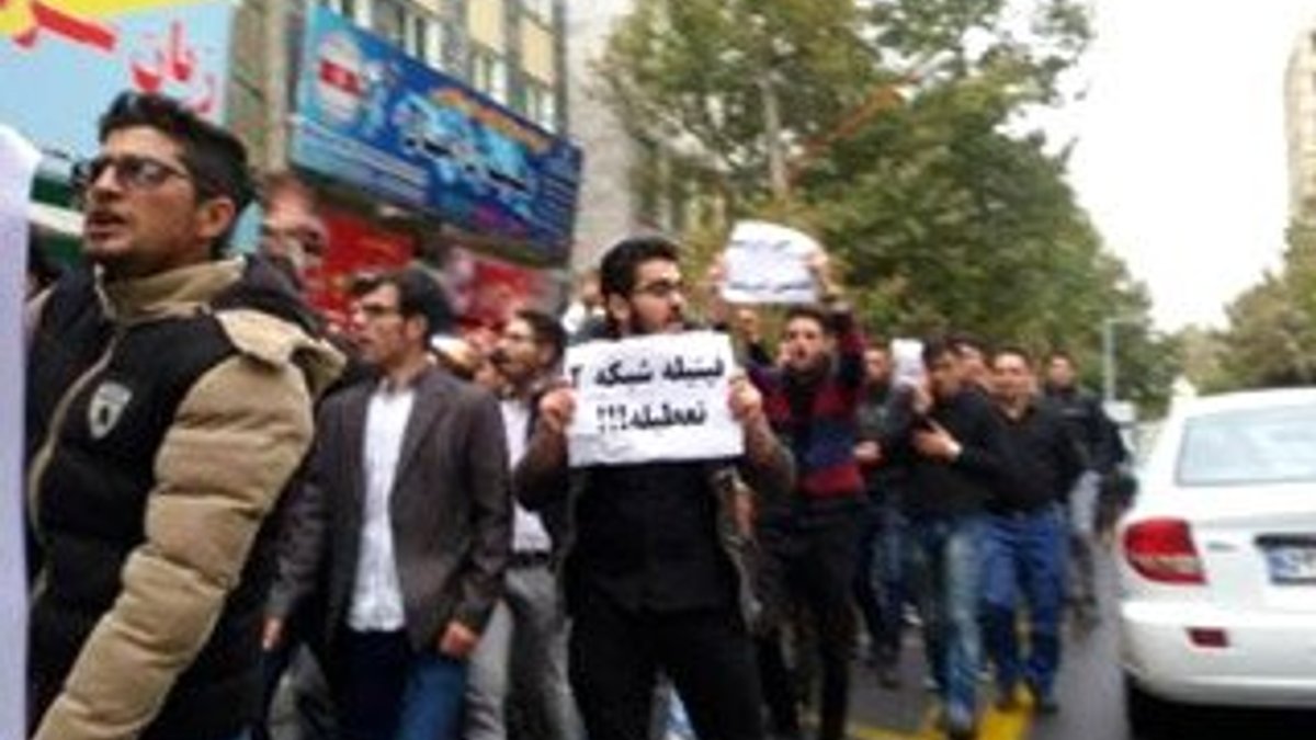 İran Azerilerinden televizyon protestosu