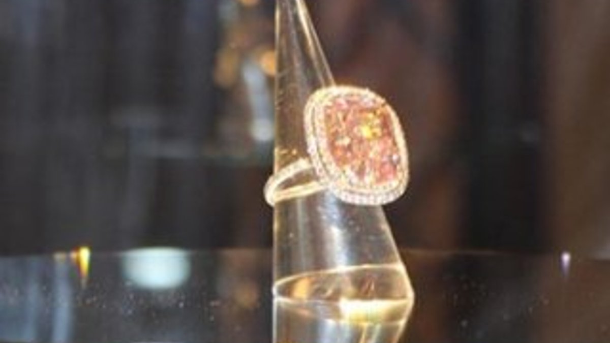 Pembe elmas 28,7 milyon İsviçre frangına satıldı