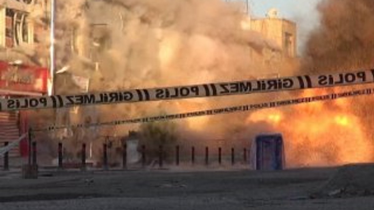 Adana'da bomba yüklü aracın imha edilme anı İZLE