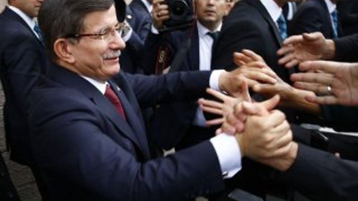 Vatandaş Başbakan Davutoğlu'nu düğününe davet etti