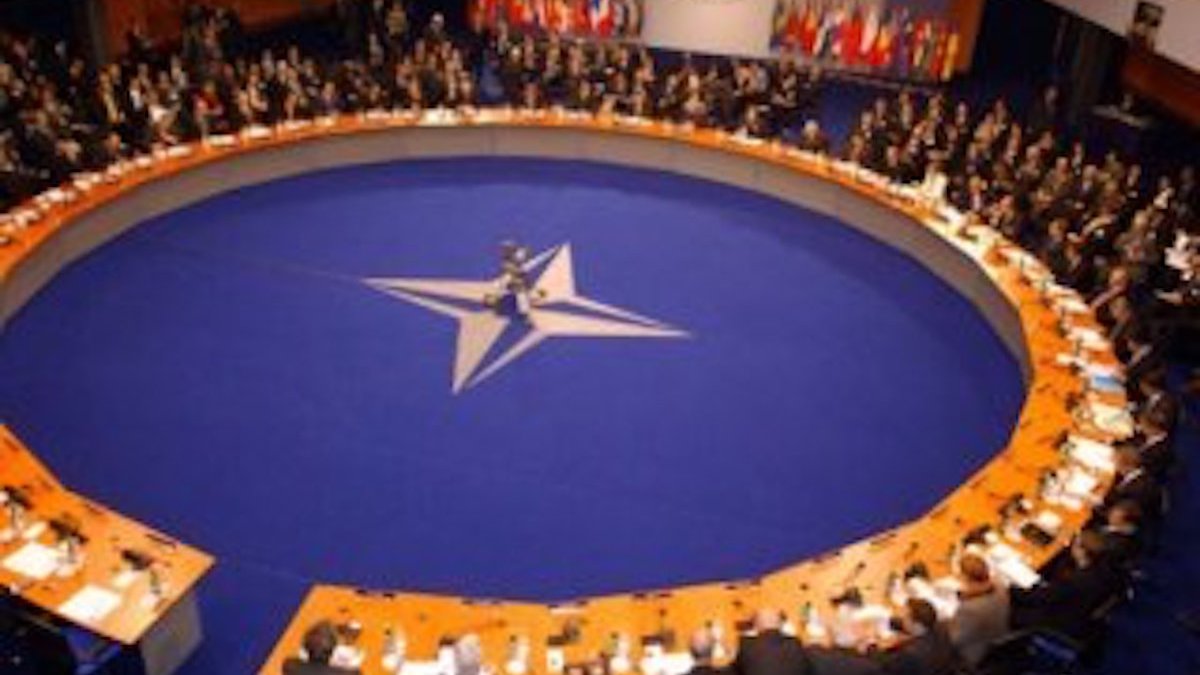 NATO Akdeniz'e uçak ve savaş gemisi gönderecek
