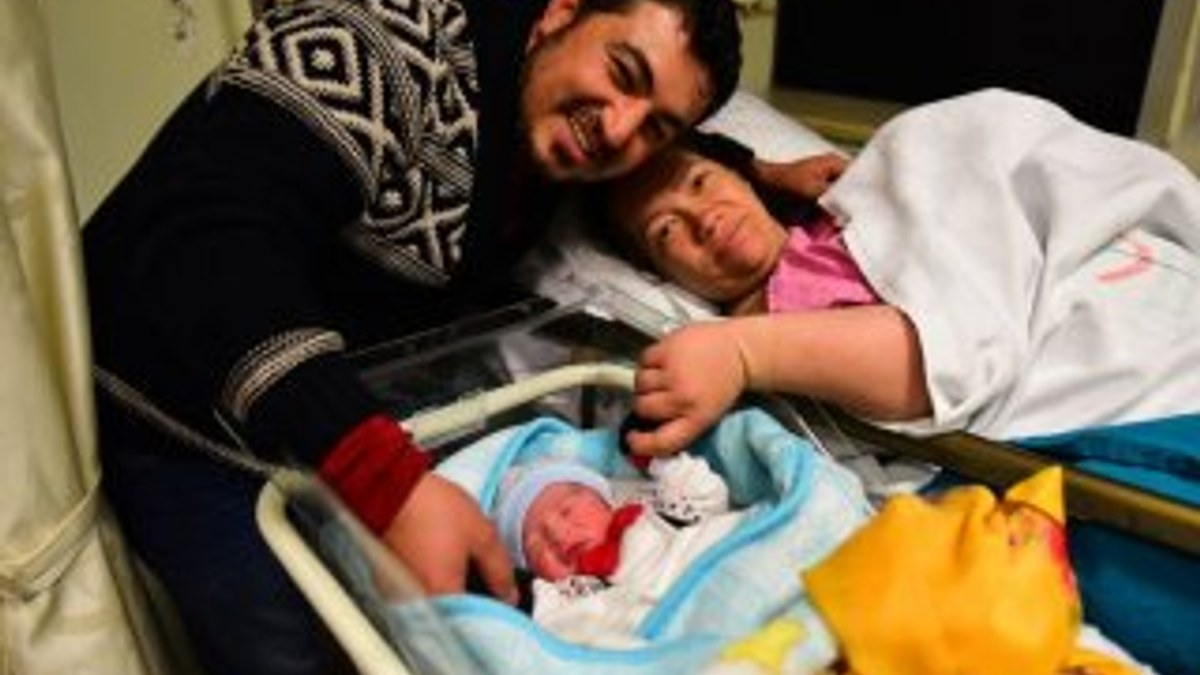 Yeni yılın ilk bebeği Alperen Antalya'da doğdu