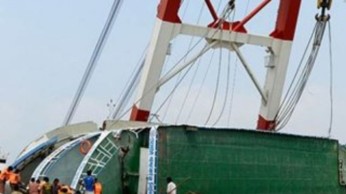 Somali'de kaçakları taşıyan feribot battı: 122 ölü