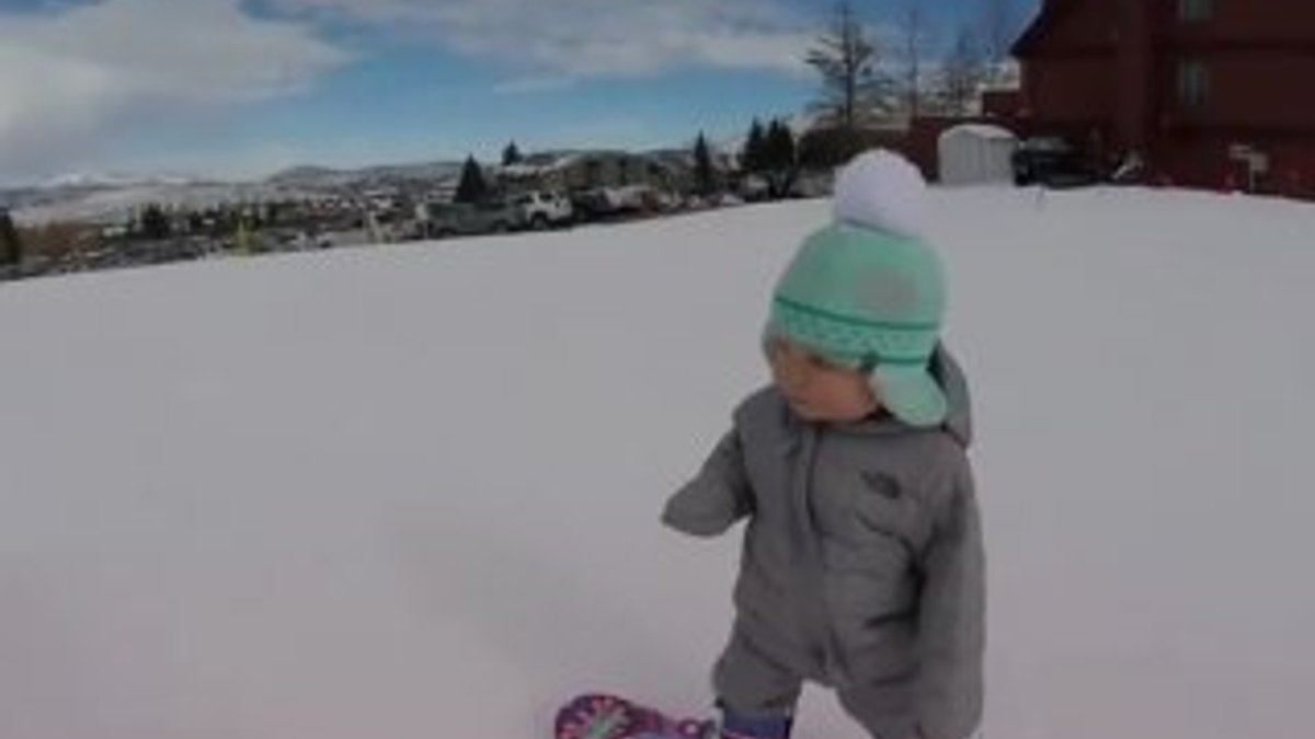 1 yaşındaki bebek snowboard yaptı