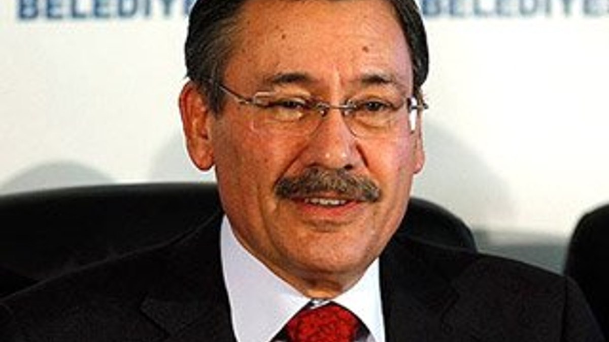 Melih Gökçek Aylin Nazlıaka'yı ti'ye aldı