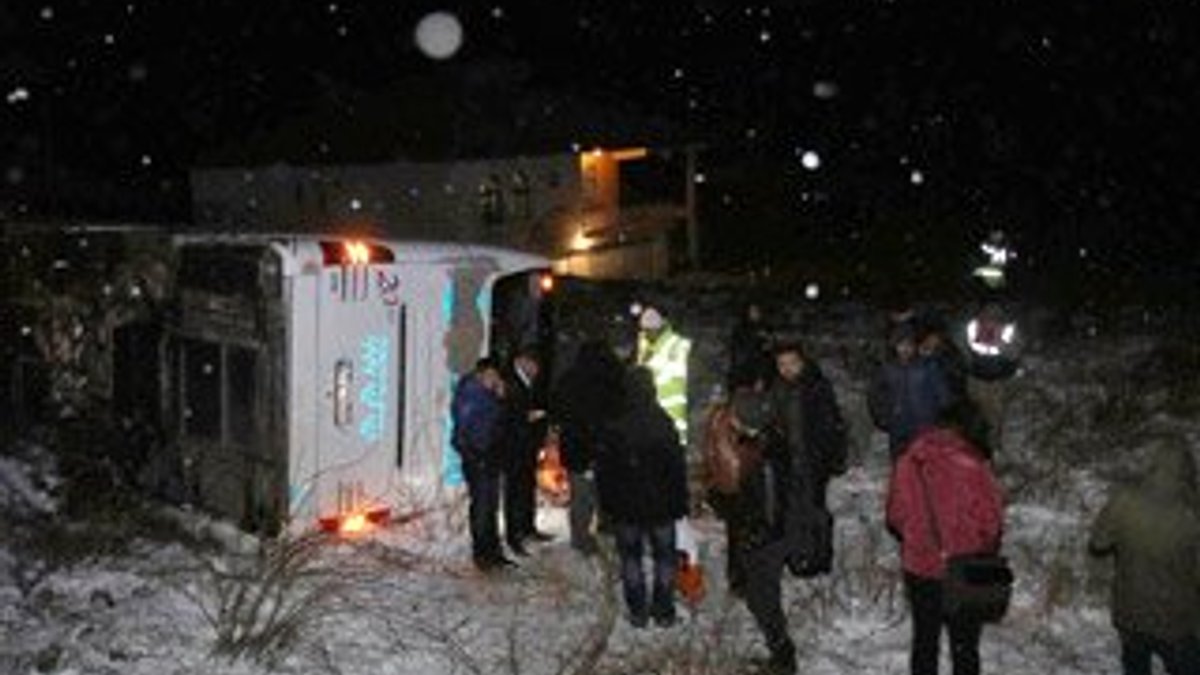 Sivas’ta yolcu otobüsü devrildi: 21 yaralı