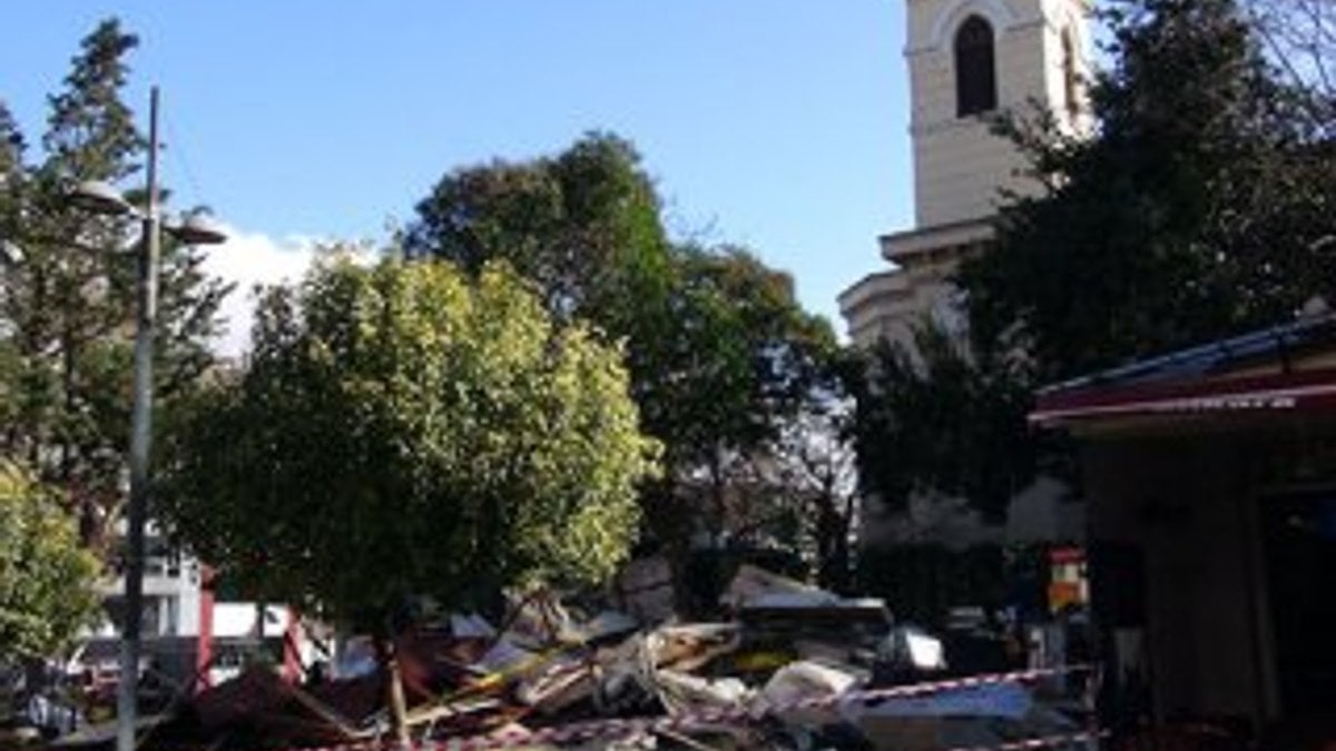 Kadıköy Altıyol'daki kafeler yıkıldı