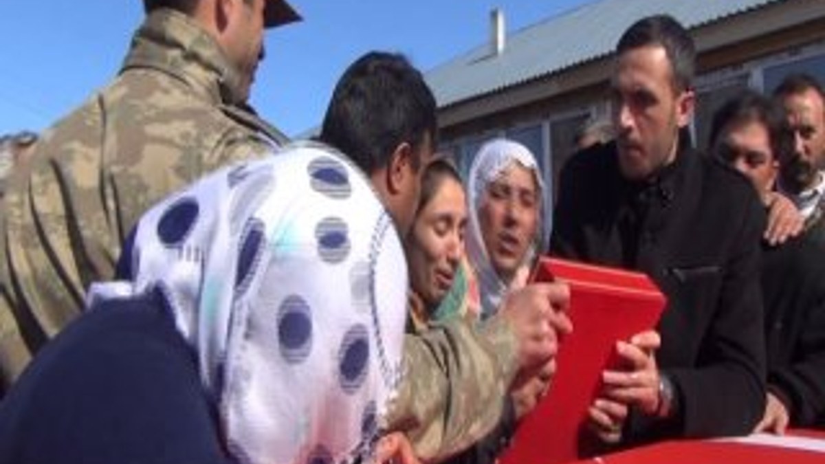 Cizre'de şehit asker Kürtçe ağıtlarla uğurlandı