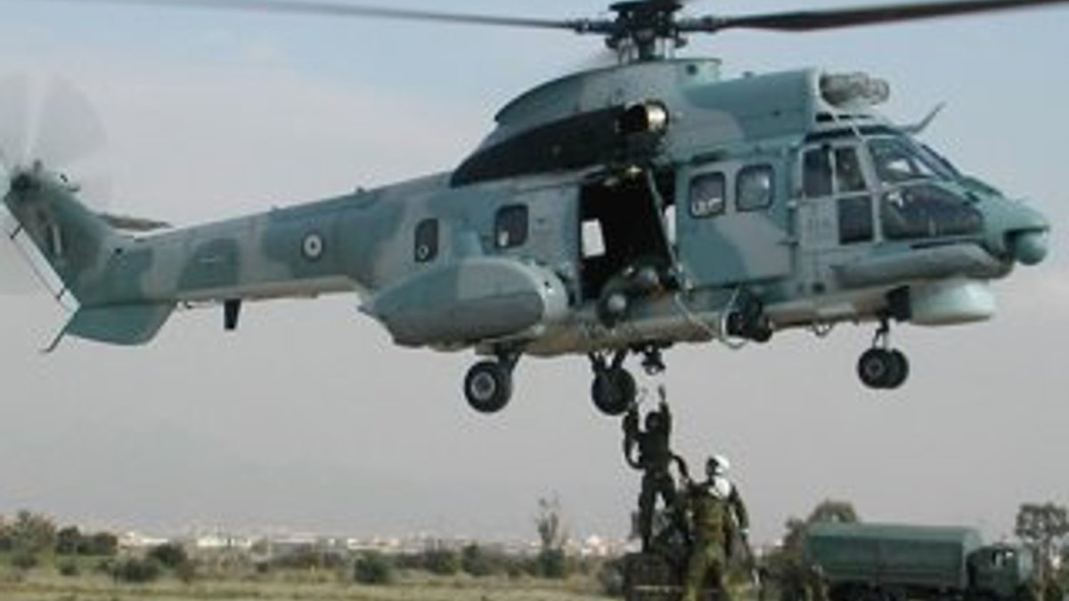 Yunan askeri helikopteri Ege'de düştü